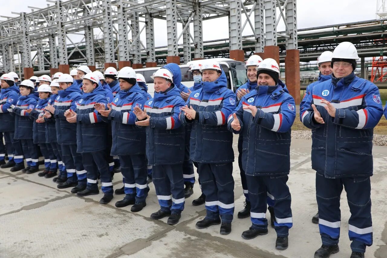 нефтезавод в ярославле. ярославский нефтеперерабатывающий завод имени д и менделеева. нефтеперерабатывающий завод ярославль. завод славнефть ярославль. нефтезавод в ярославле.