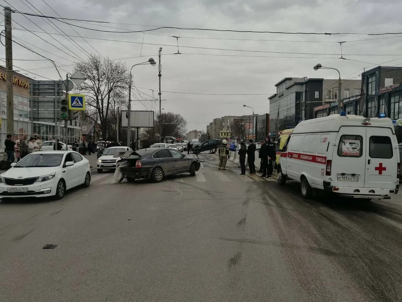 Ростов-на-Дону авария Мерседес. Авария на Стачки Ростов на Дону вчера. Последние новости ростова на дону происшествия