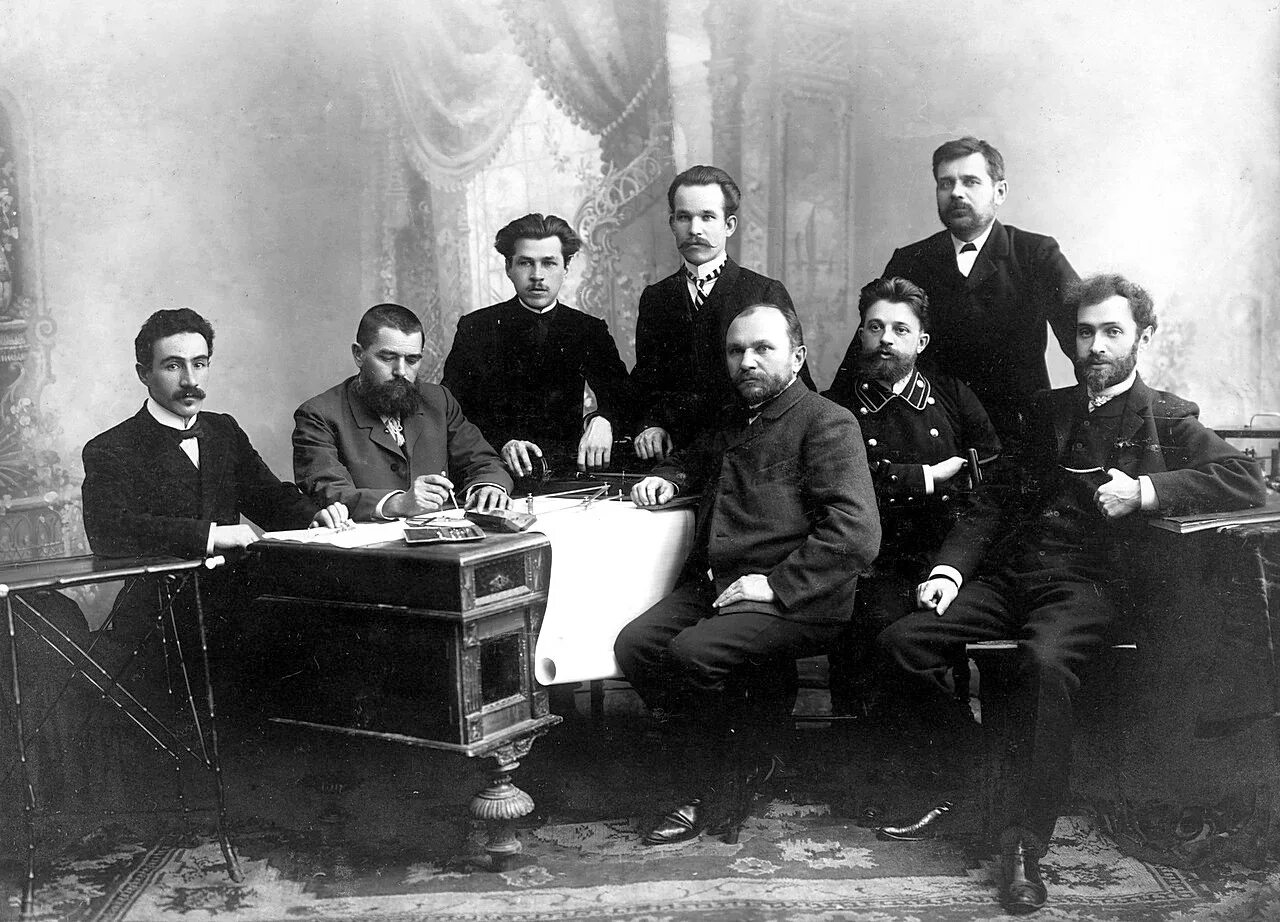 Промышленник м