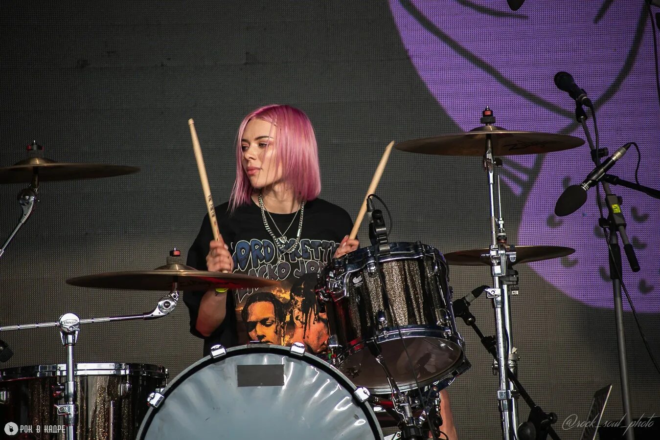 Я влюбился в барабанщицу собственной группы. Папин олимпос и кис кис. Я влюбился в барабанщицу собственной группы. Я влюбился в барабанщицу собственной группы. Папин олимпос и кис кис.