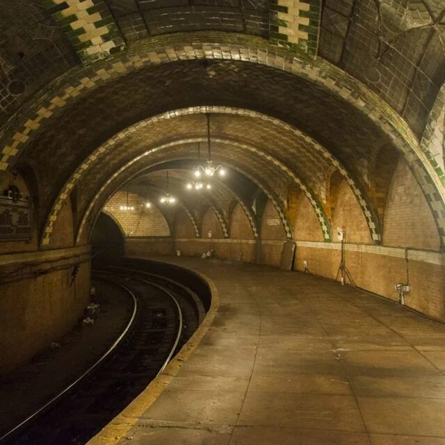 Ужасные кадры сити холл. City Hall Subway Station New York. Станция Сити-Холл Нью-Йорк. Сити Холл метро Нью-Йорка. Сити Холл Стейшен метро.