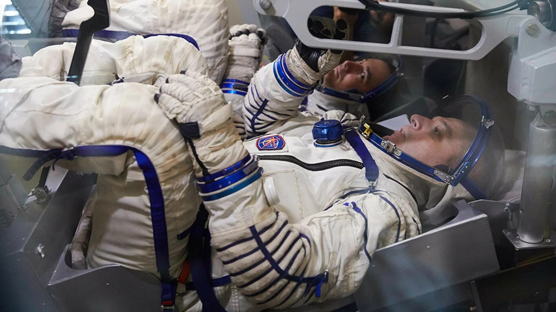 Салют 7 корабль. Полет в космос 2021. Зуйков владимир николаевич художник. Фильм салют 7 станция. Серена ауньон.