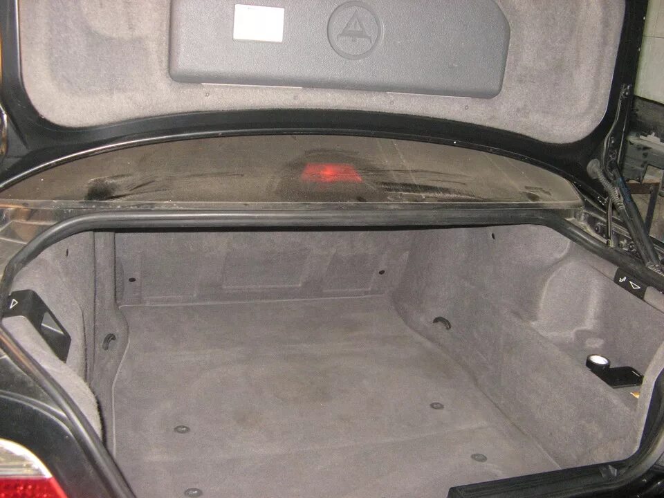 Багажник бмв е38. Багажник бмв е38. Bmw e34 багажник. Коврик в багажник bmw e39. Bmw e39 touring багажник.