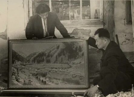 Қарақшы әйелін күйеуінің артына тастайды