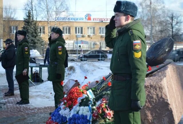 Боевое братство Серпухов. Памятник черный тюльпан в Серпухове. Серпухов день воинов интернационалистов. Черный тюльпан серпухов