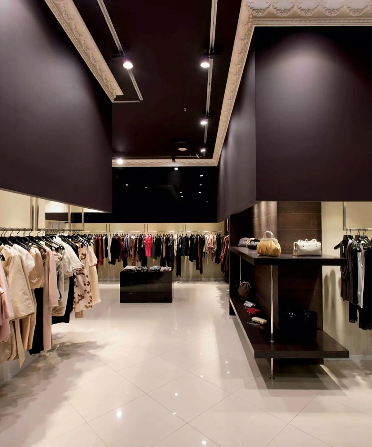 Бутик одежды. Бутик одежды париж интерьер. Baon вегас. Проект магазина женской одежды. Стенд для магазина одежды.