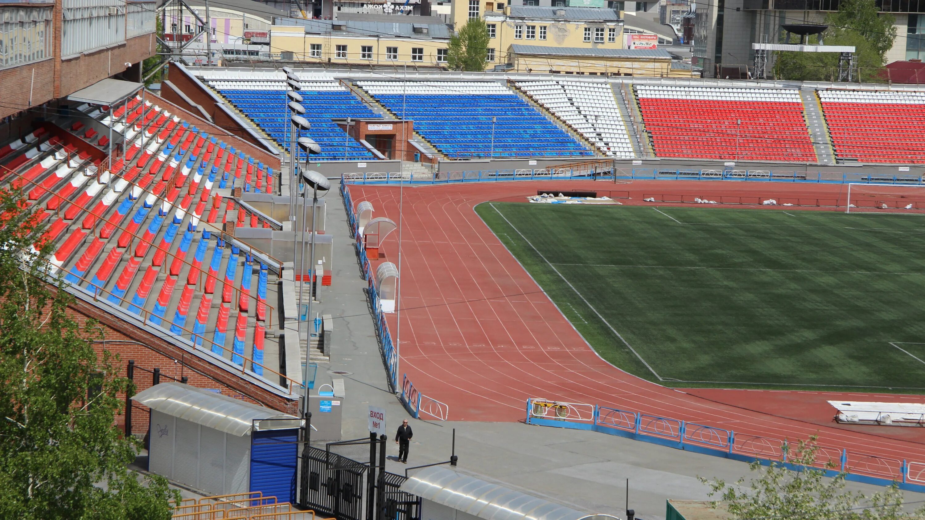 Работает ли стадион. ФК Новосибирск стадион. Стадион ФК Сибирь Новосибирск.