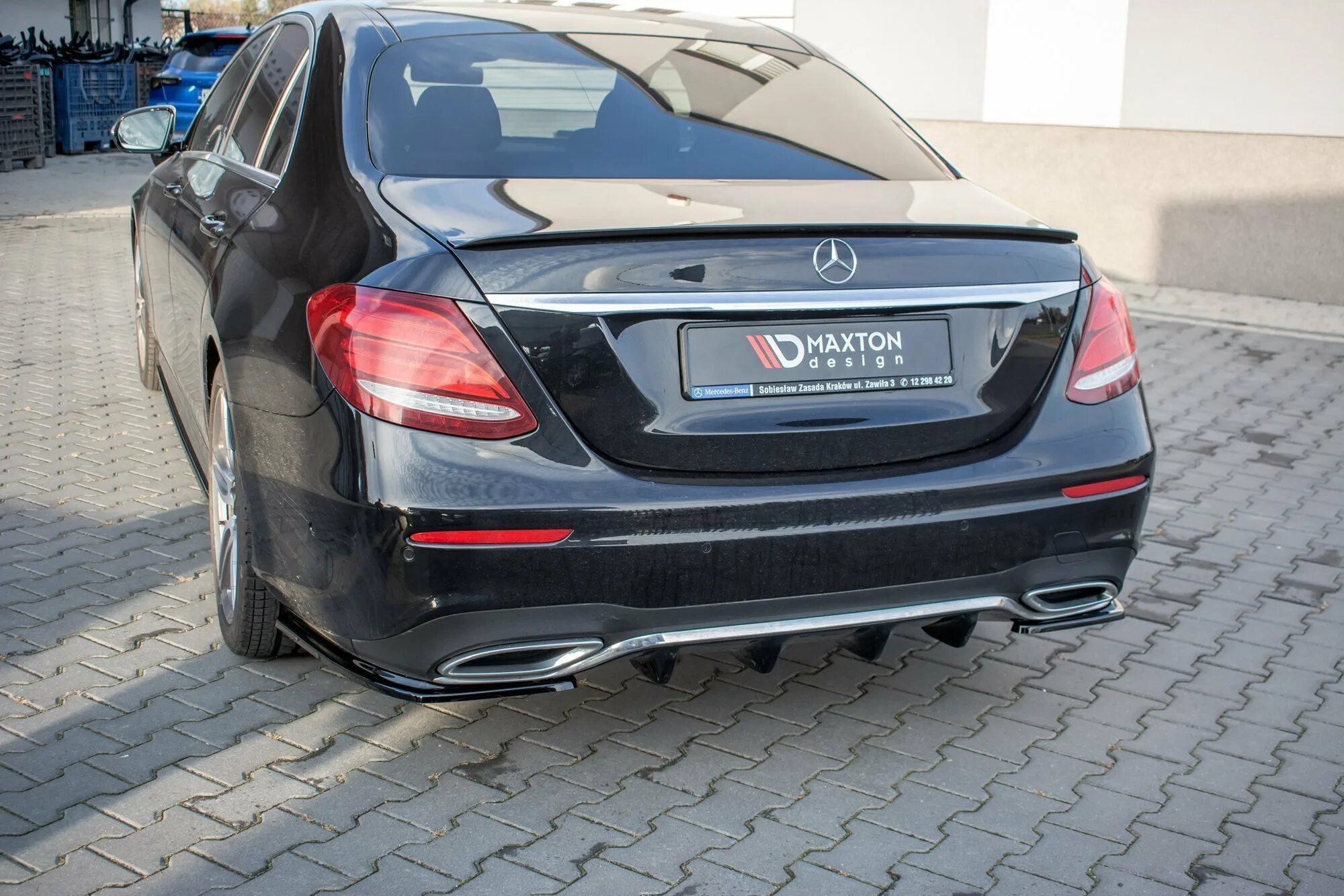 Задний бампер w213. Mercedes e43 amg w213. e213 amg. mercedes w213 спойлер. задний диффузор бампера мерседес w213.