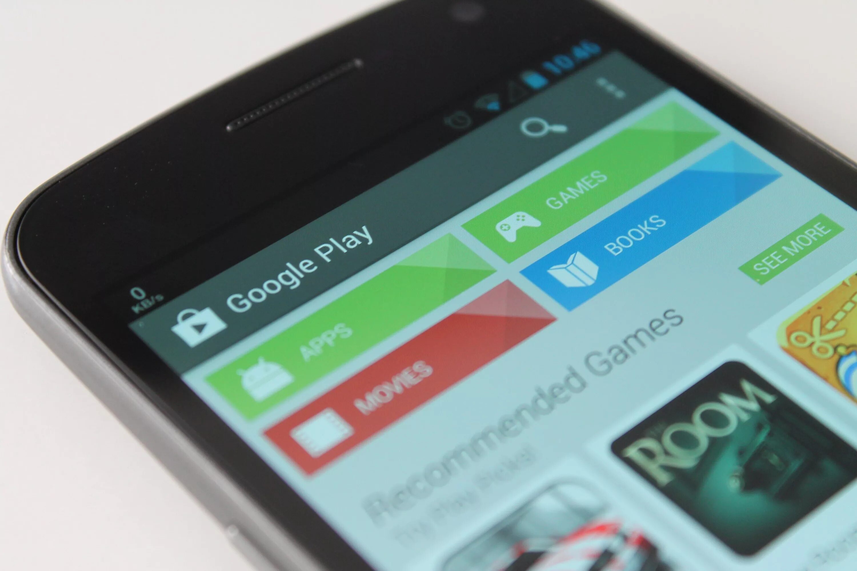Google play на смартфоне. Google play. Play store messaging. Гугл плей. Гугл плей.