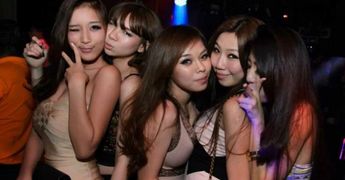 Lesbi indonesia. Филиппины ночная жизнь. Русские девушки в Китае ночная жизнь. Ночная жизнь Малайзии. Клуб в Китае.
