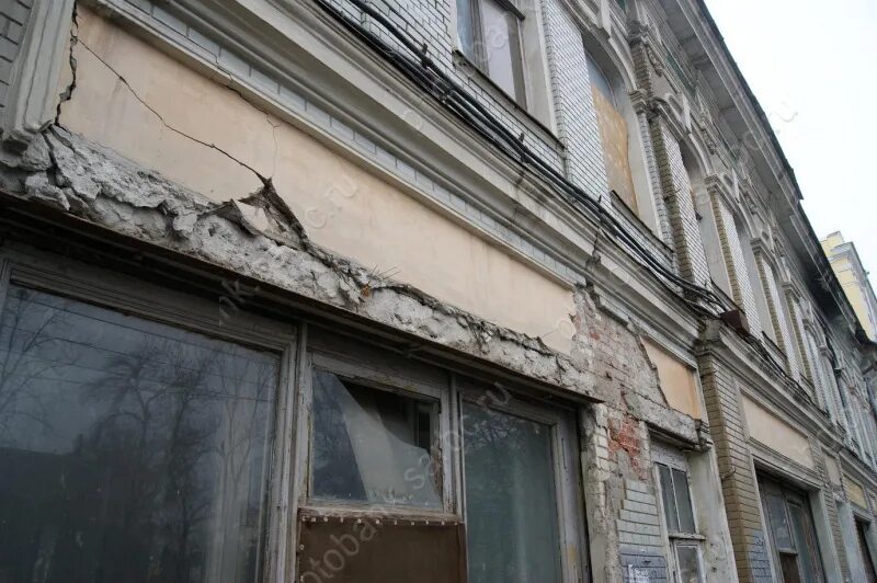 Расселение аварийного жилья ростов на дону. Аварийная пятиэтажка. Ростов-на-дону социалистическая улица 44 расселение аварийного жилья. Аварийная пятиэтажка. Аварийный дом.