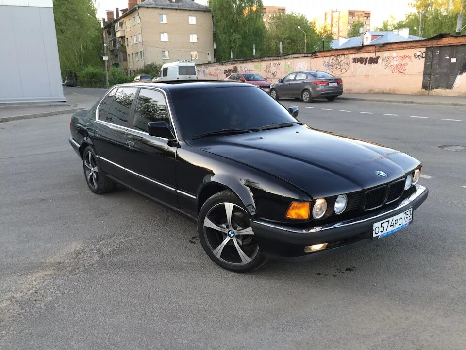 Авито купить бмв 7. БМВ 525 90х. БМВ С 90х е32. БМВ е32 черная. БМВ 7 2000 черная.