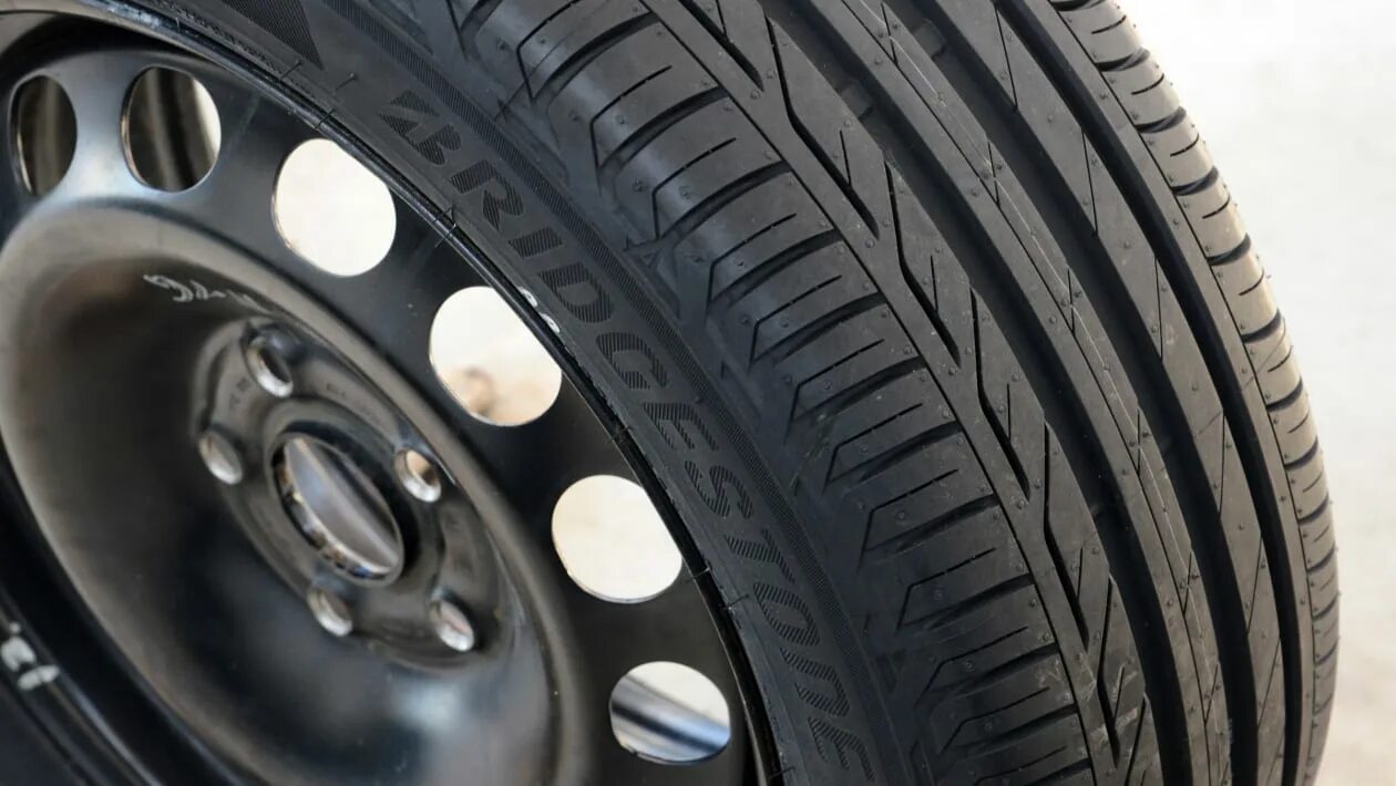 Bridgestone turanza t001 цены. Bridgestone Turanza t001. Резина Бриджстоун Туранза т001. Bridgestone Turanza t001 летняя. Автошина Turanza 001.