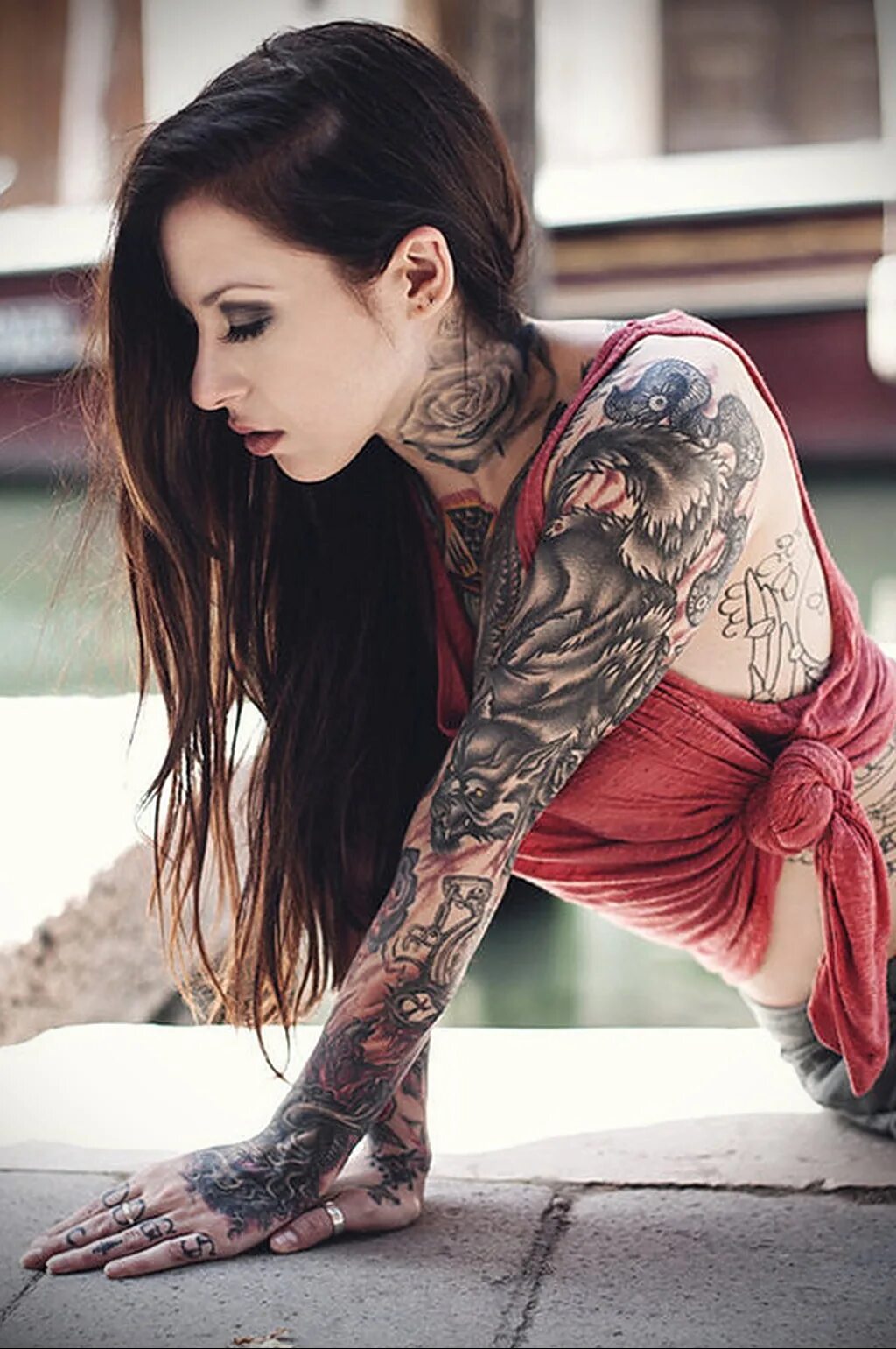 жесткий девчонок. катя косова харли квин. аврил лавин 2000. держит девушку за волосы. дерзкая креативная.