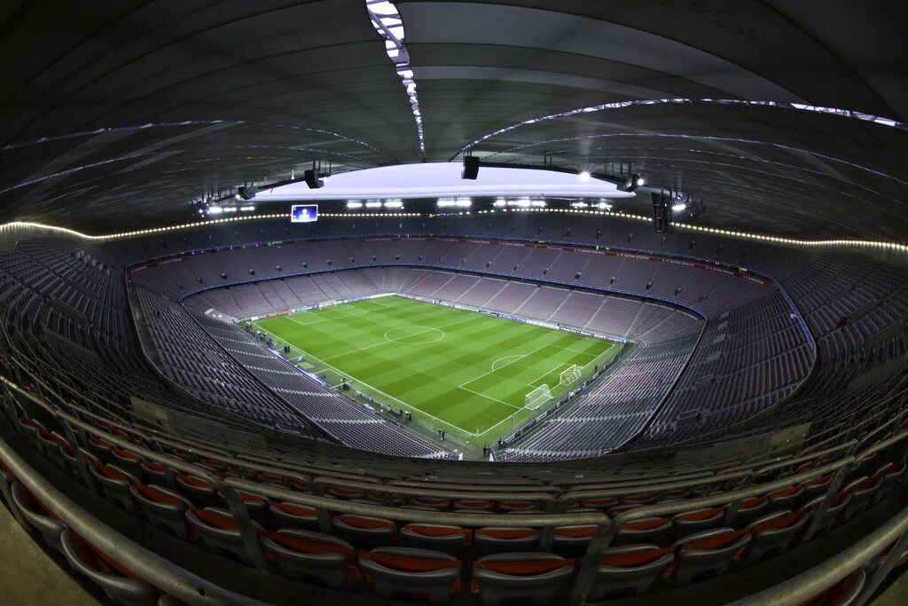 Стадион выше. Стадион Аль Джануб. Стад де Франс стадион 2022. В Катаре стадион Альянц Арена. Стадион в Катаре сборной Германии.