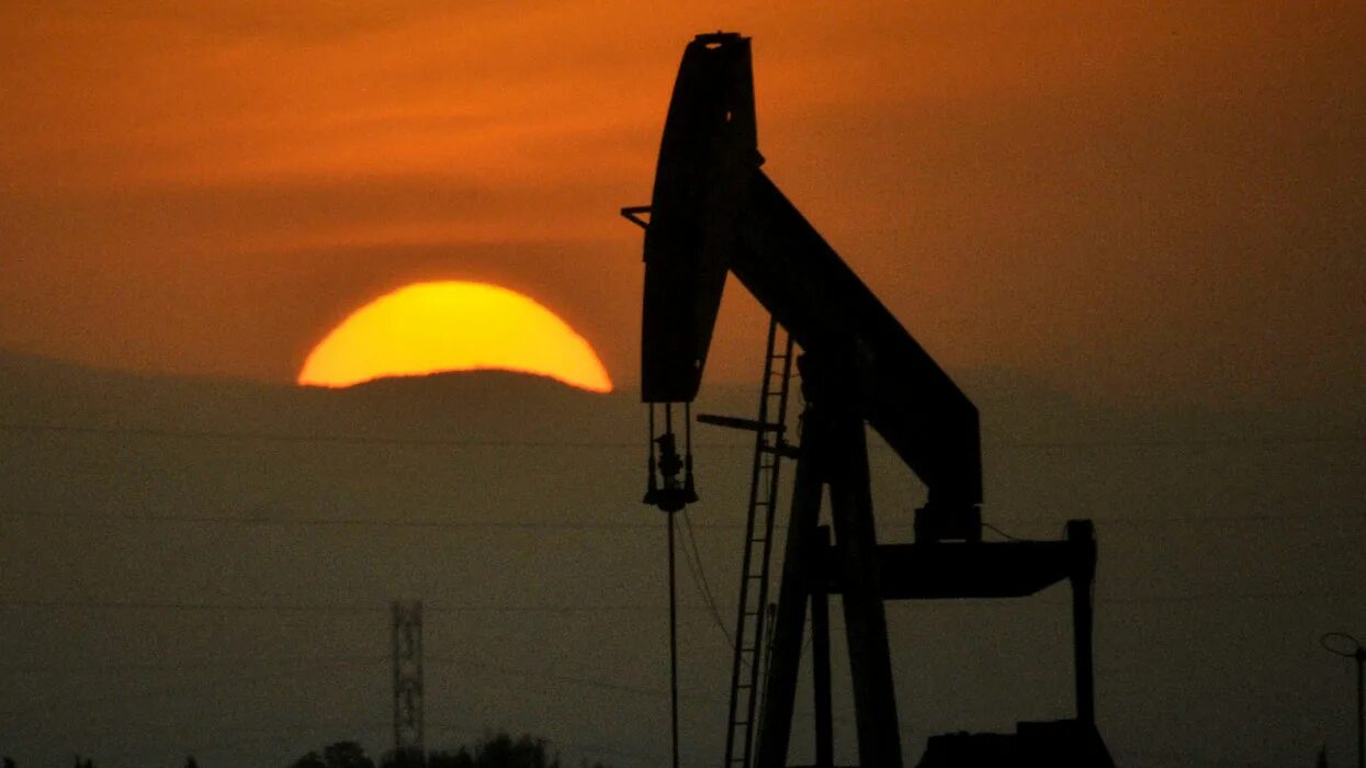 Завод нпз ачинск. Ачинский нефтеперерабатывающий завод восточной нефтяной компании. Атырау нпз. Ачинский нефтеперерабатывающий завод. Западно-мессояхское месторождение.