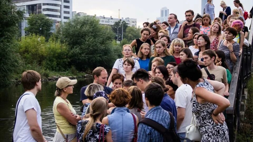 Экскурсовод повел группу в которой оказалась. Самые молодёжные города. Городская культура фото. Городская культура Екатеринбург. Экскурсоводы блогеры в Перми..