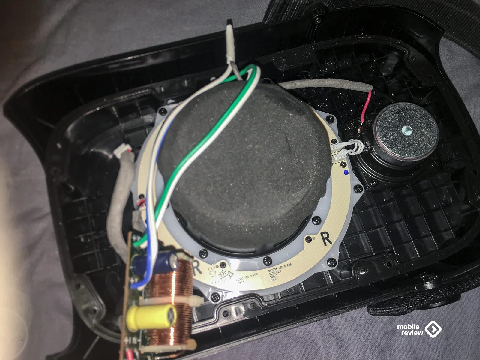 Как разобрать soundcore. Anker soundcore rave neo. soundcore колонка 50 ватт. soundcore rave разбор. от чего могут сгореть динамики в авто.