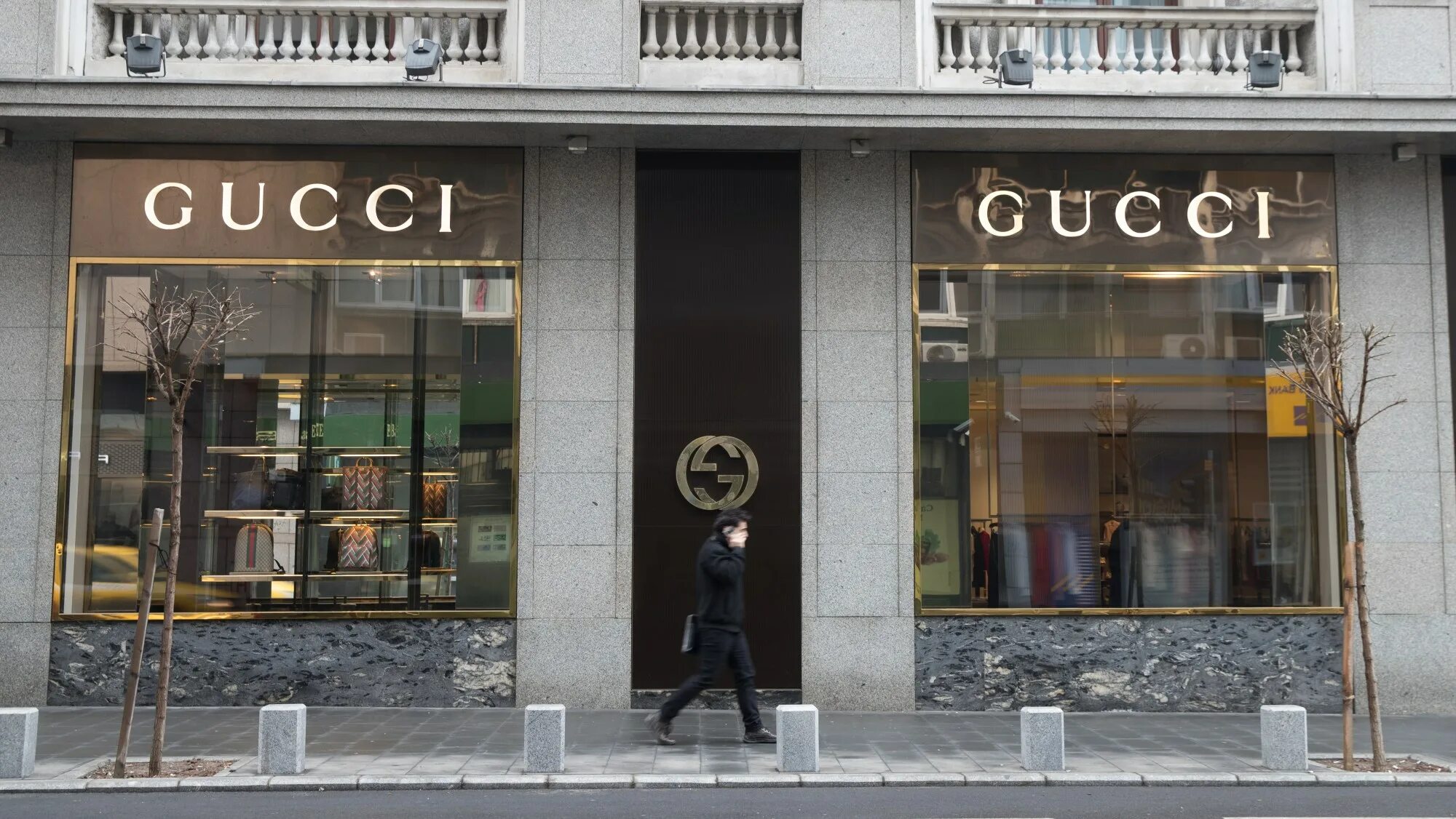 Здание гуччи в Италии. Gucci дом моды. Модный дом гуччи в Италии. Главный офис гуччи в Италии.