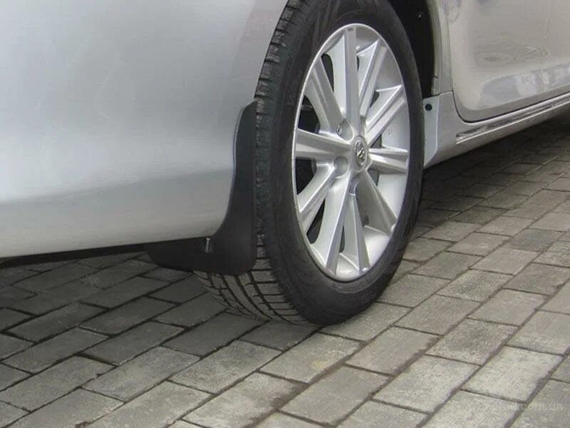 Брызговики задние toyota camry 50. Брызговики задние тойота камри v50 артикул. Брызговики передние тойота камри 55. Комплект брызговики toyota camry/hybrid. Камри брызговики оригинальные.