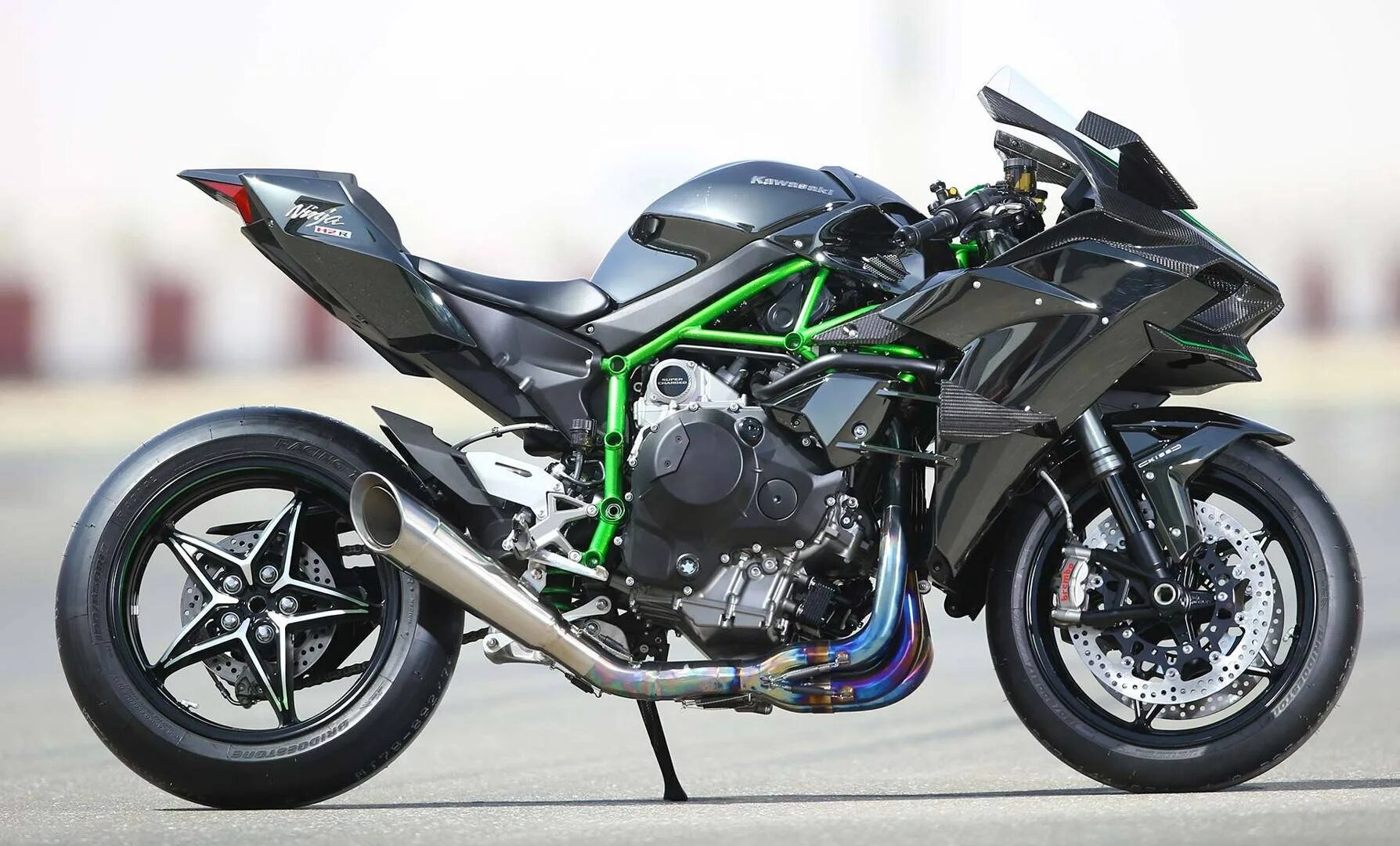Мотоцикл kawasaki ninja h2r. Kawasaki h2r 2021. Мотоцикл кавасаки h2r. Kawasaki ninja h2r черный. Мотоцикл р 2.