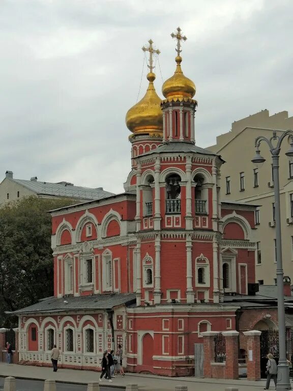 Церковь всех святых на кулишках в москве. Храм всех святых на кулишках в москве. Китай город храм всех святых на кулишках. Храм на кулишках в москве. Китай город храм всех святых на кулишках.