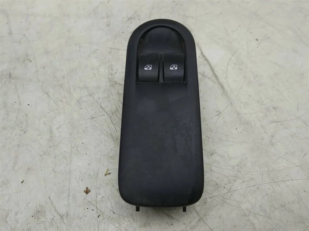 Блок стеклоподъемников рено дастер. Блок управления стеклоподъемника рено дастер. Блок стеклоподъемников дастер. Блок управления стеклоподъемниками кнопки renault duster. 8200108273 рено трафик.