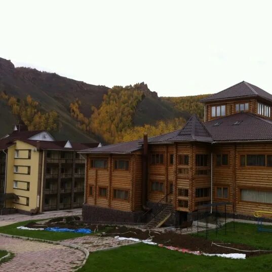 Такмак спа. Лагерь такмак красноярск. такмак spa отель. бассейн такмак красноярск. гора такмак красноярск отель.
