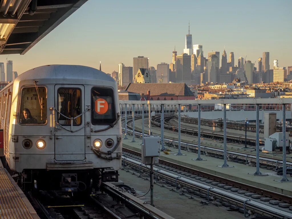 Smith/9th street. Train derailment. Тепловоз emd f7b. Поезд 725 ф. Alstom hanoi line 3 dimensions of the subway car.