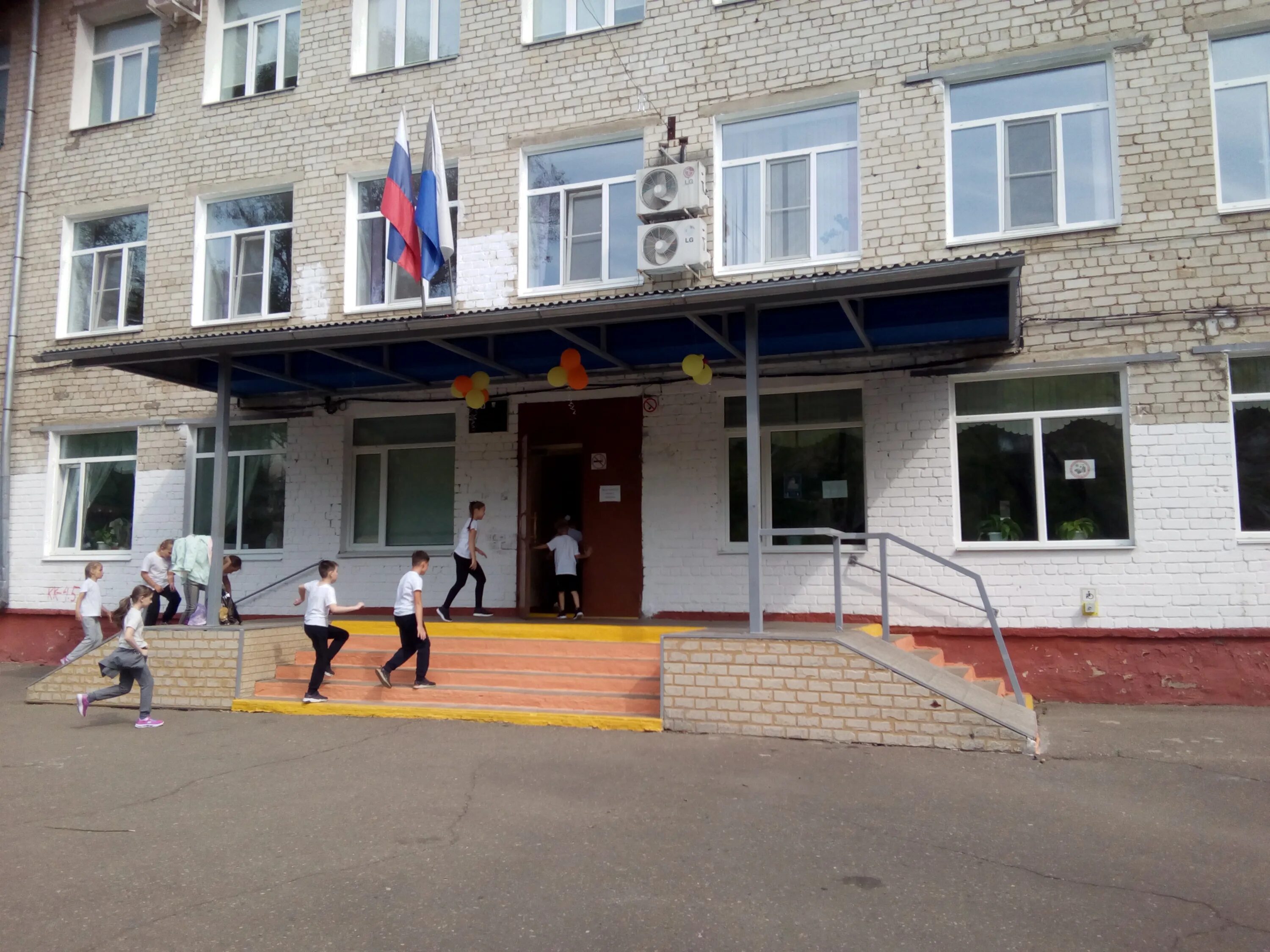 Школа 31 комсомольск-на-амуре. Школа 24 комсомольск-на-амуре. 19 школа хабаровск. 22 школа комсомольск на амуре. Школа 19 комсомольск на амуре.