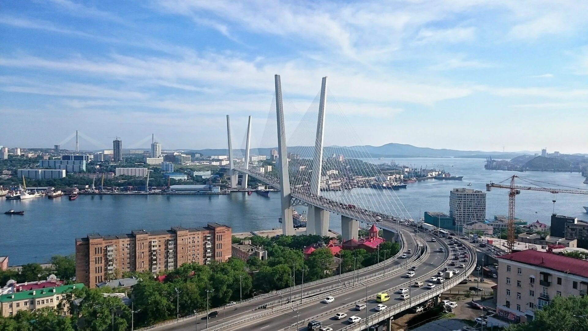 2 vladivostok. Бухта золотой Рог Владивосток. Мост золотой Рог Владивосток. Золотой мост Владивосток панорама. Владивосток мост золотой Рог 1920х1080.