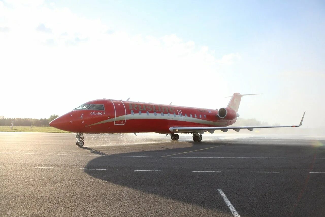 Crj 200 самолет руслайн. Авиакомпания руслайн самолеты. Рейсы ярославль санкт петербург. Аэропорт ярославль самолеты. Xf-85 самолет.