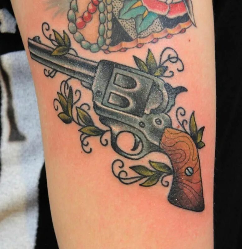 Тату револьвер. Tattoo guns. Тату гангстеров. Тату револьвер. Tattoo guns.