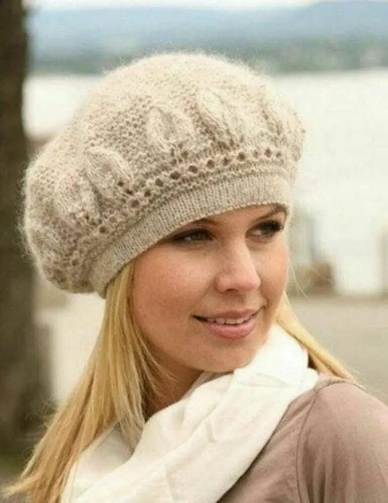 Узор для берета спицами. Простые вязаные береты. Вязаные шапки дропс спицами. Вязка берета спицами. Берет спицами.