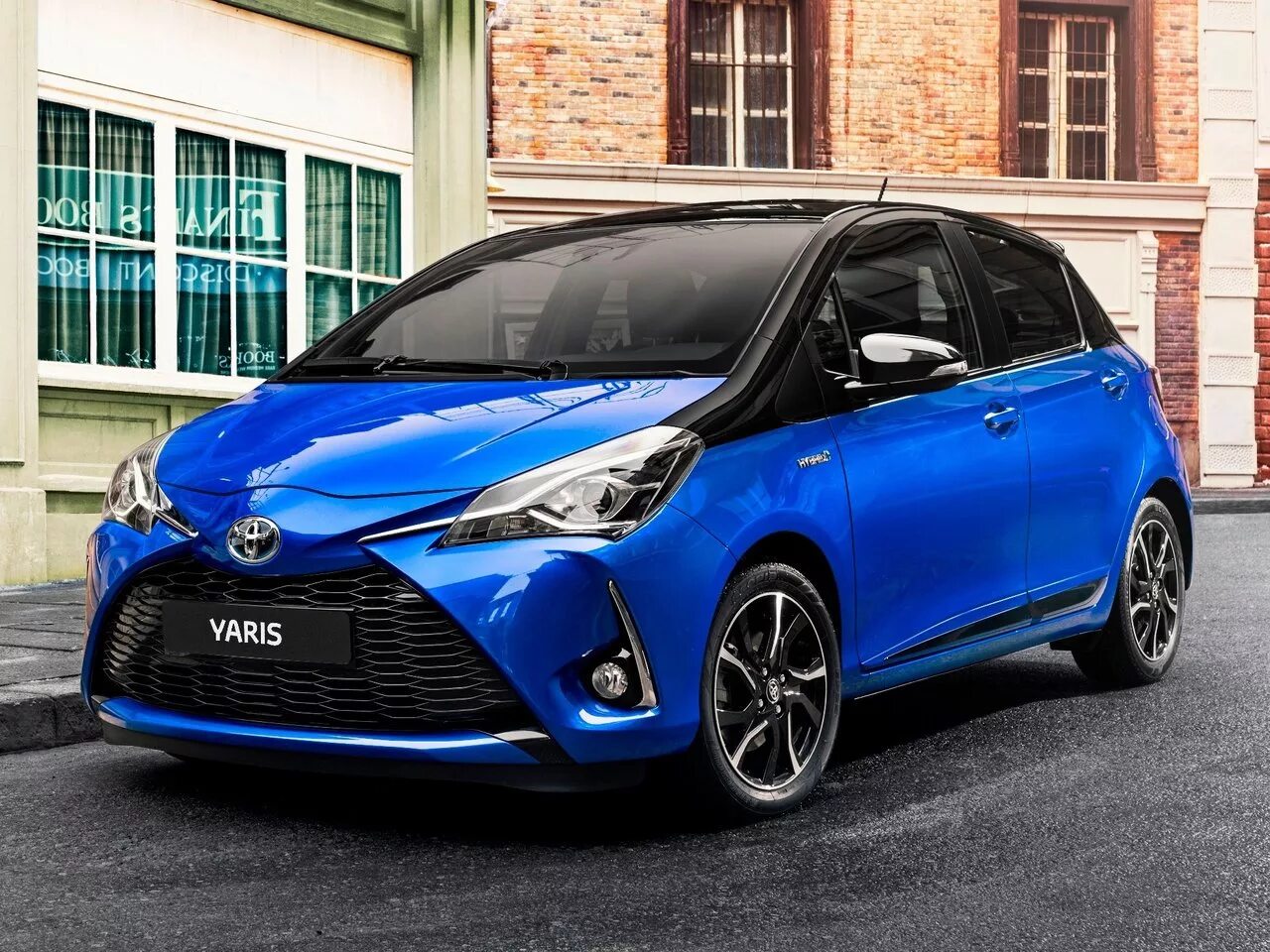 Тойота ярис продажа. Toyota Yaris xp130. Toyota Yaris 2017. Тойота Ярис 2017 гибрид. Тойота Ярис гибрид 2020.