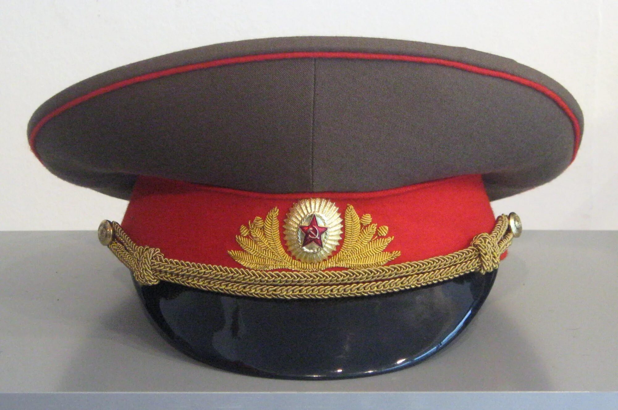 Шапка генерала. Генеральская фуражка ссср. фуражка генерала армии ссср. фуражки генералов советской армии.. фуражка маршала нквд.