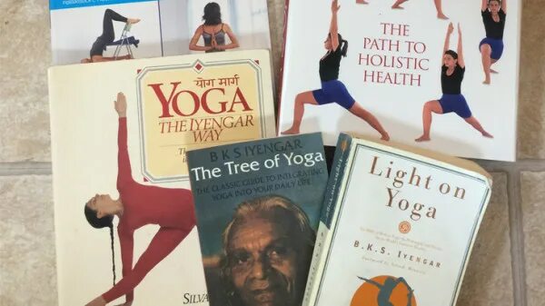 Йога айенгара книга. Гита Айенгар йога для женщин. Книга йога для женщин. Айенгар йога биография.