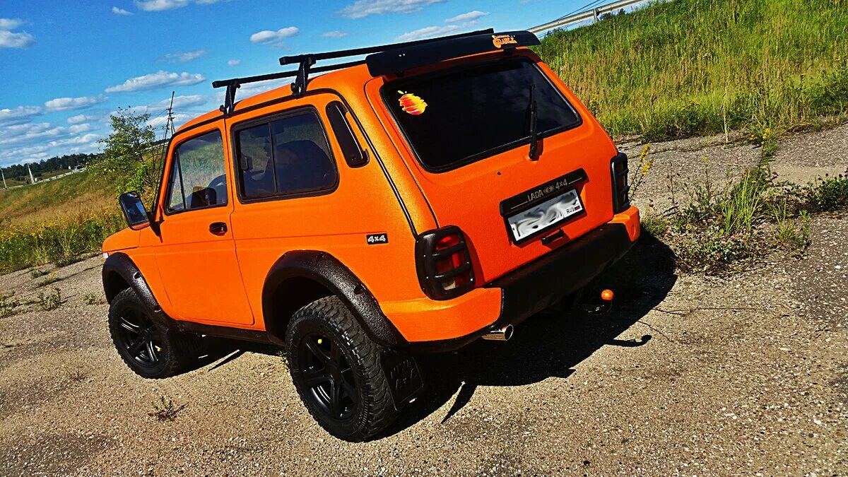Lada niva band. нива 2121 ржавая. нива 2121 красный раптор. к399ма шевроле нива. машины в аренду в боливии.
