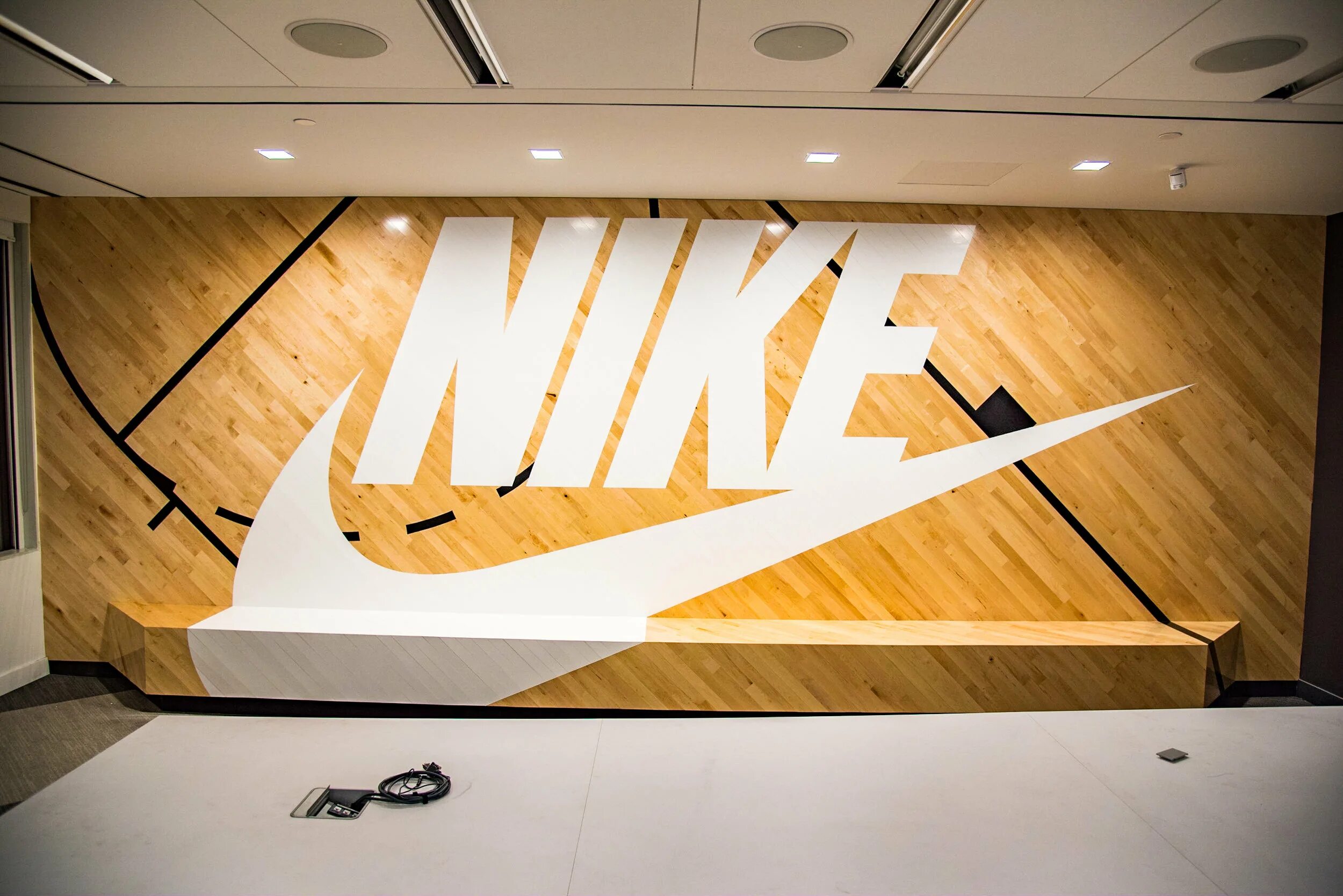 Найк омск. Компани Nike. Nike Office. Корпорация найк. Найк компания офис.