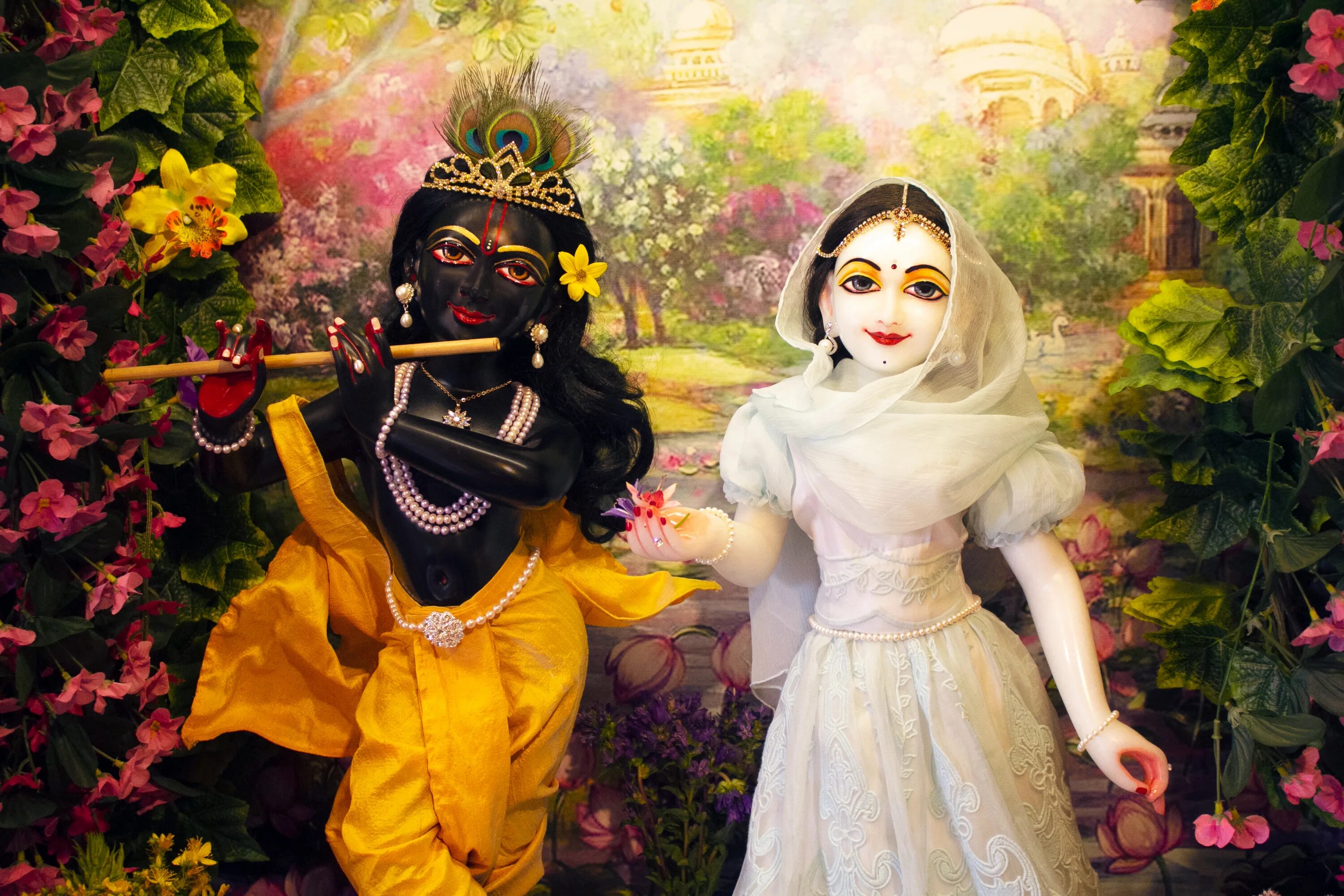 шри радха кришна. радха и кришна мурти. кришна русском. кришна русском. индийский бог кришна.