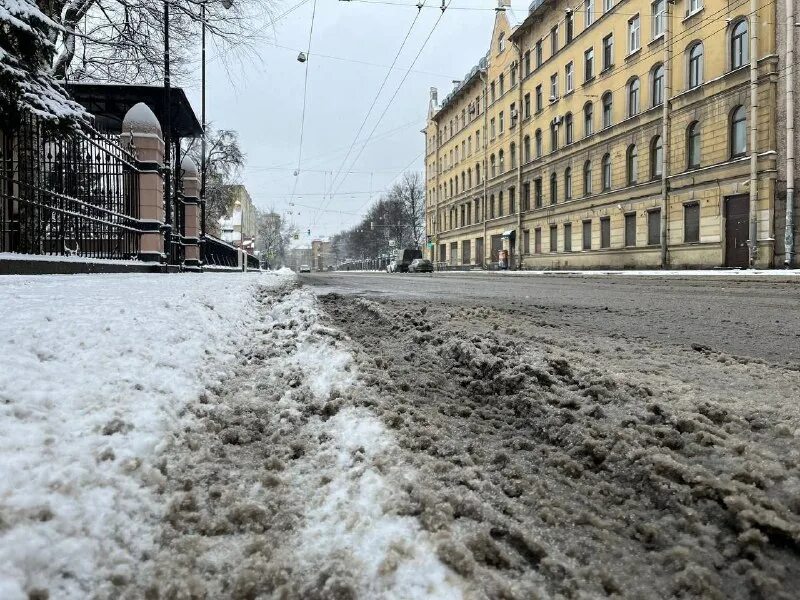 весенний город. апрель городской. таяние снега в городе. апрель в городе. город весной.