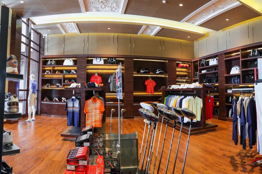 Pro shop 2. Бутик Golf. Гольф магазин в Москве. CAMPRO магазин. Golf Pro-shop in Milano.