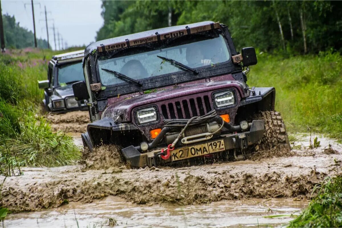 Лучшие проходимые автомобили. Jeep Wrangler на бездорожье. Jeep Wrangler 4 в грязи. Jeep Wrangler Offroad. УАЗ оффроуд 4х4.