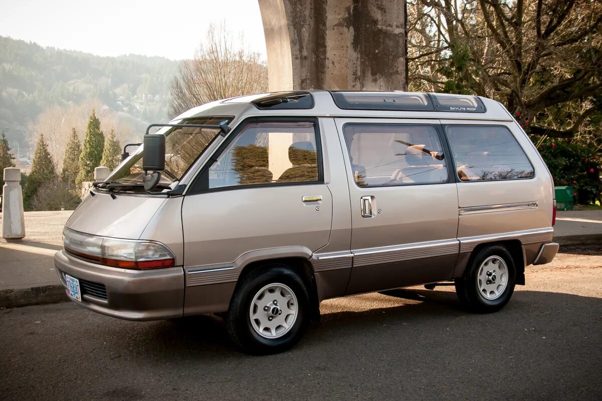 Отзывы тойота айс. Тойота Town Ace 1990. Тойота мастер айс 1990. Toyota Hiace 1990. Тойота Таун айс микроавтобус.