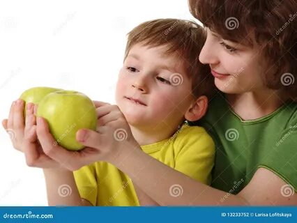 Почему мамы дают сыну