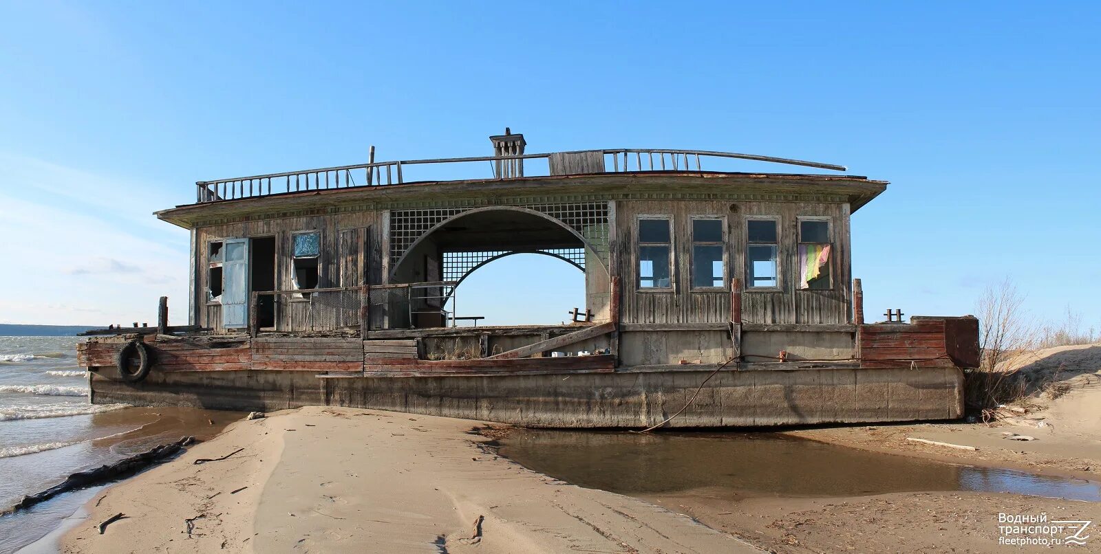 Череповец пристань. Дебаркадер волгоград. Дебаркадер в ордынке. Дебаркадер в ордынке. Дебаркадер новосибирск.