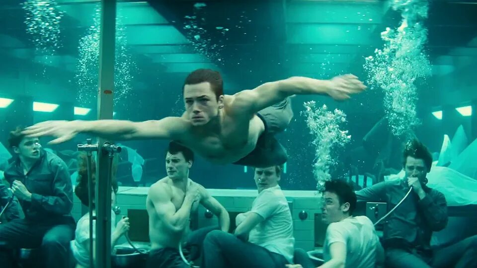 Фильм кингсменг секретное служба. Фильм челюсти 3д. Терон эджертон торс. Челюсти 3d фильм 2011. Челюсти 3d фильм 2011 сара.