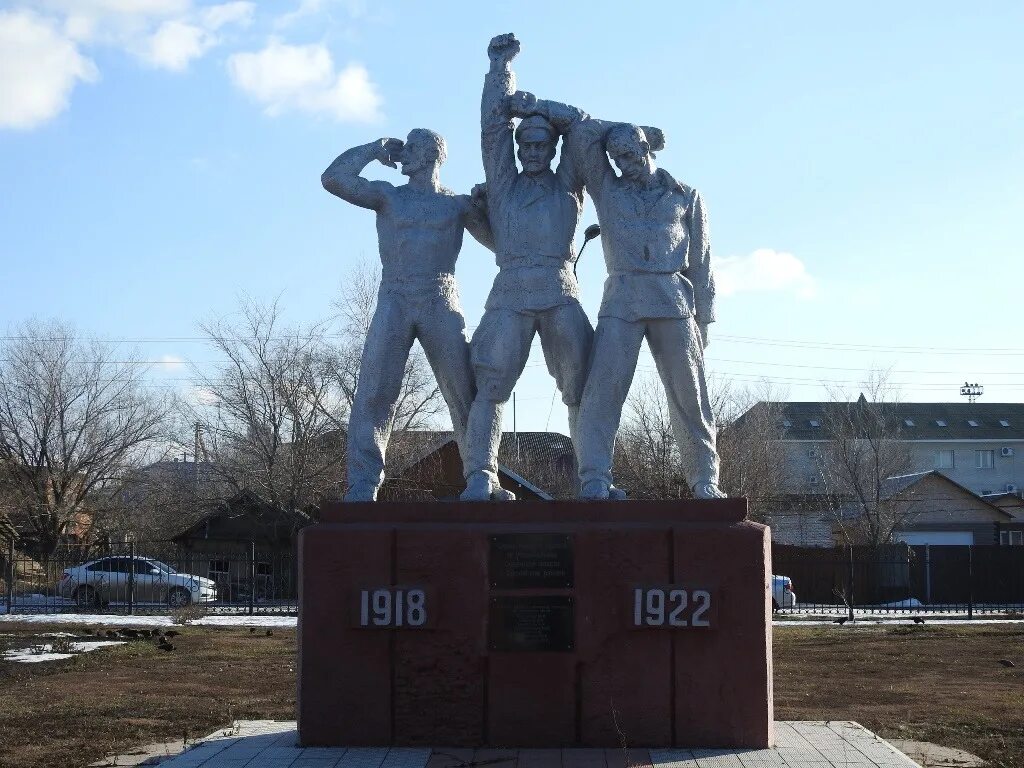 Два одинаковых памятник. Ершов памятник. Памятник героям гражданской войны. Чита памятник героям гражданской войны. Герои гражданской войны.