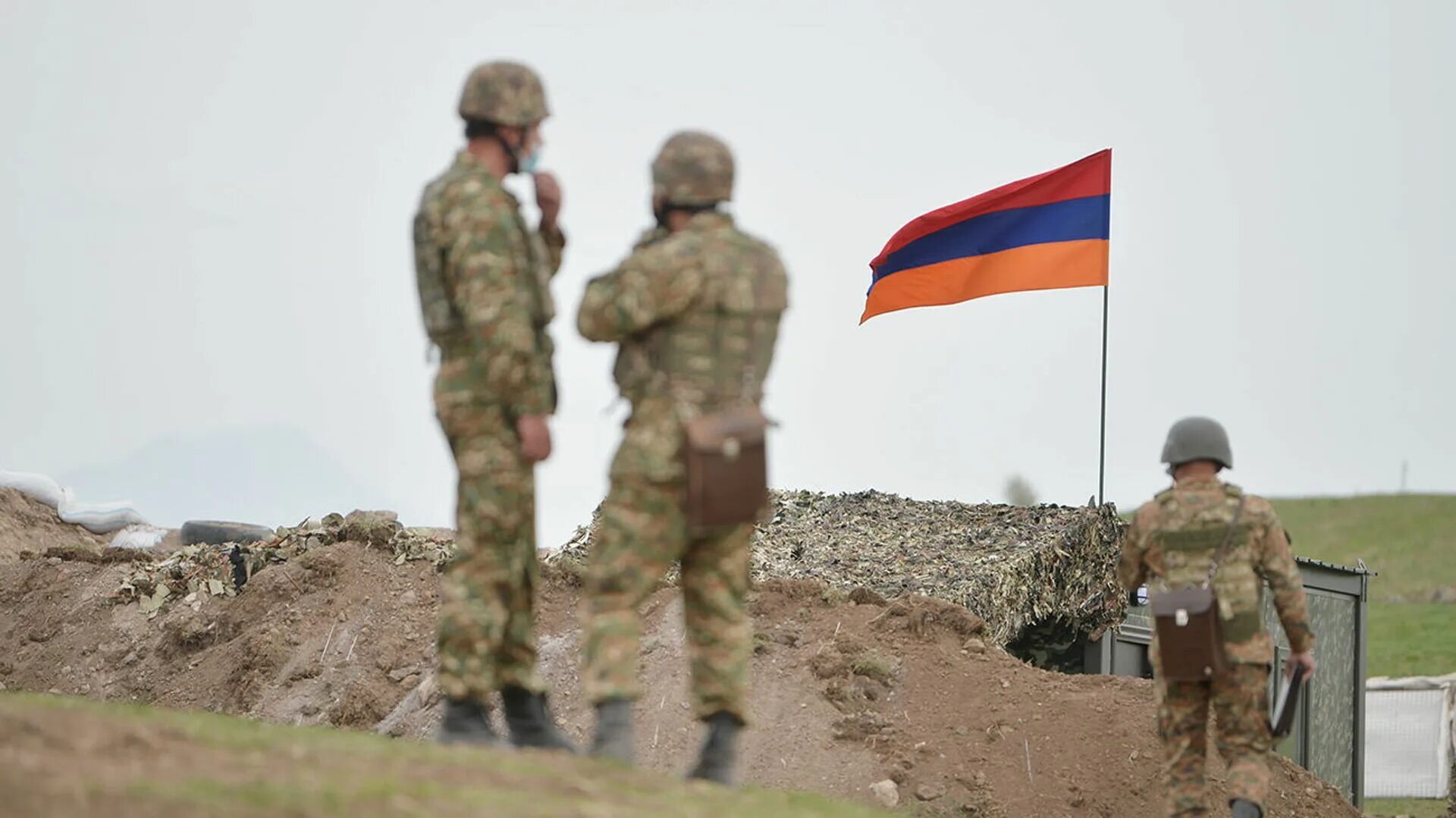 Армения войска к границе. Армянская граница с Азербайджаном. Демаркация Армения Азербайджан. Вс Азербайджана в Карабахе. Вс Азербайджана обстреляли позиции армянской армии..