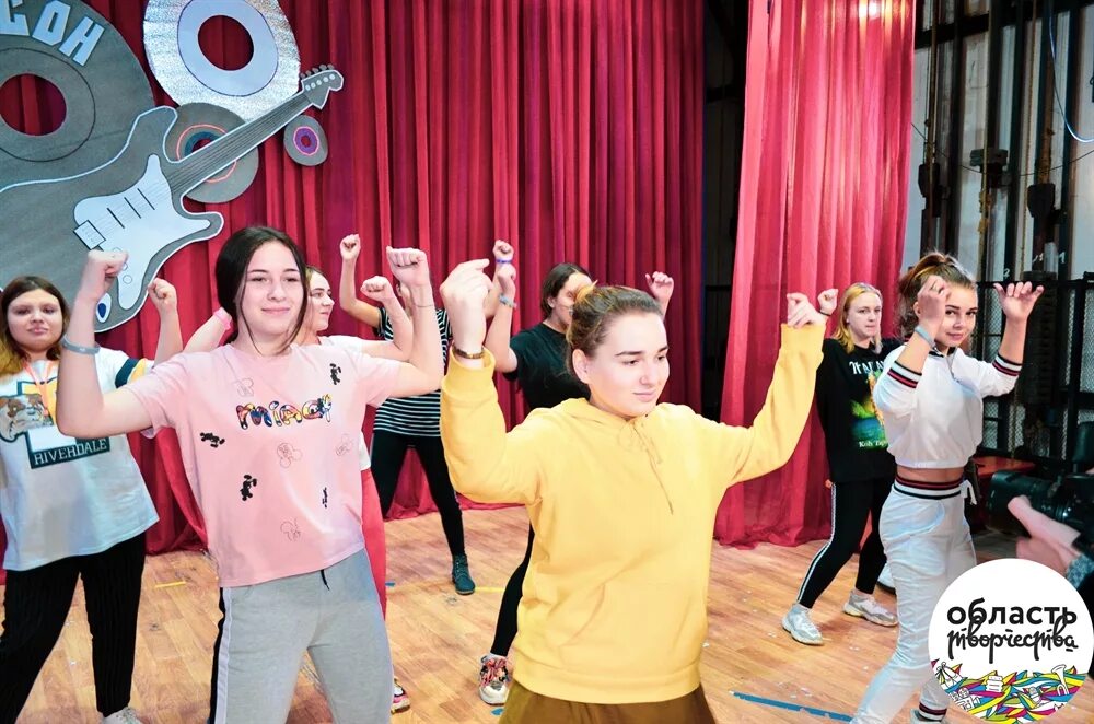 Афиша киров кинотеатры. 22 октября праздники в россии. Памятная акция "день белых журавлей". 22 октября программы. 22 октября.